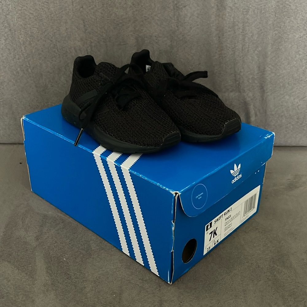 Excellent condition Adidas toddler Swift Run I